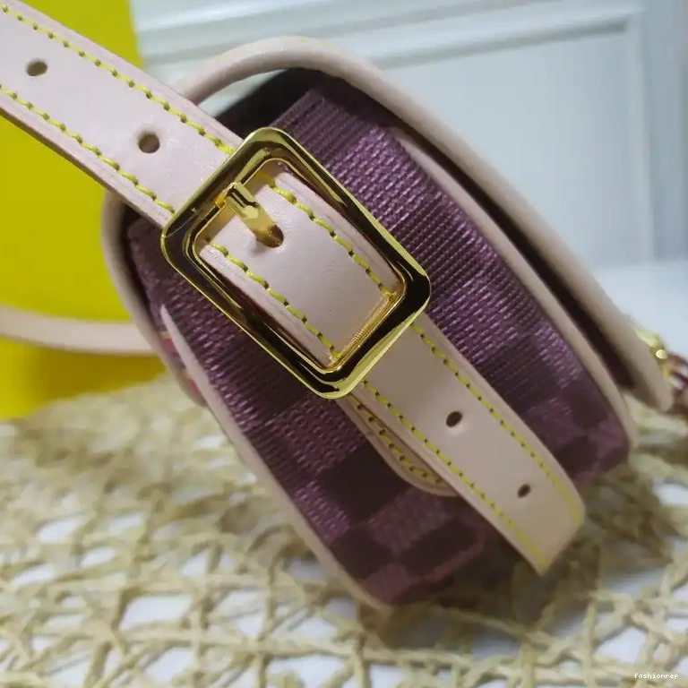 Fashionrepsfam ru LV 20B570008 Bags 0825